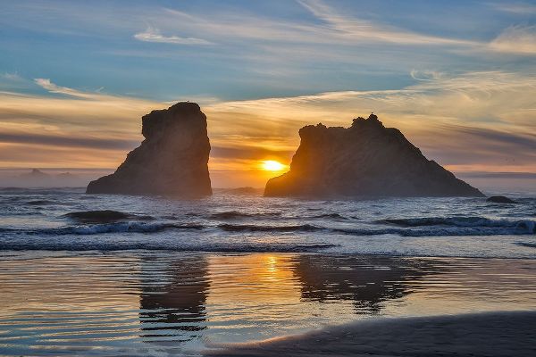 Looney, Hollice 아티스트의 Usa-Oregon-Bandon Bandon Beach-Sunset at the Beach작품입니다.